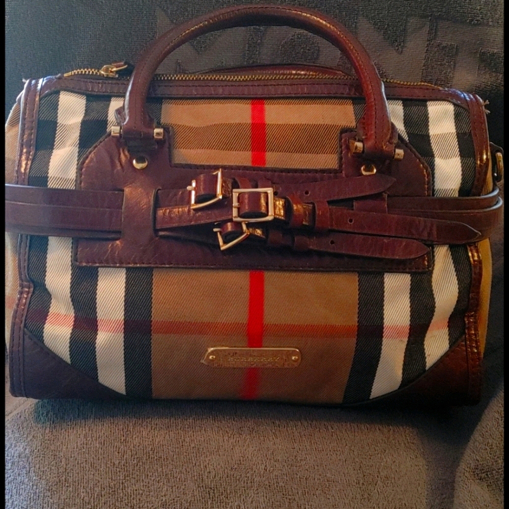 AUTHENTIC BURBERRY PURSE